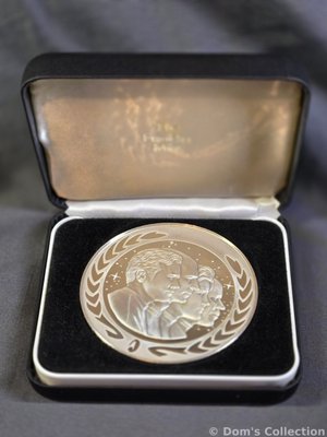 A Bold New Millennium" (25e Anniversaire - Édition Argent)