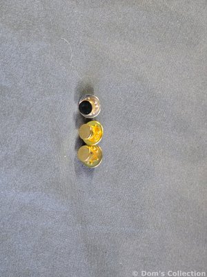 Pips (deux dorés et un noir),  grade de Lieutenant